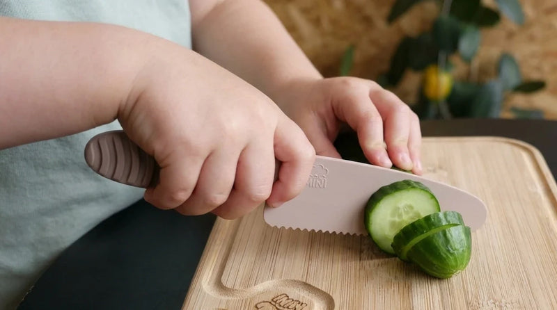 Børneknive: Hvornår er dit barn klar, og hvilken kniv virker egentlig?